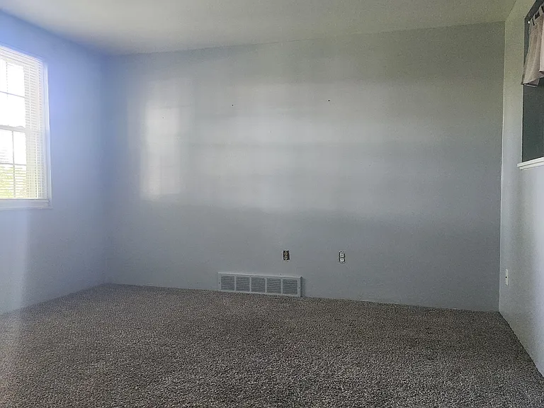 139 Whitestown Vlg #B — Photo 8