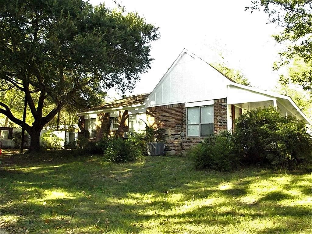 210 S Village St Woodville Tx 75979 Mls 52760216 Zillow