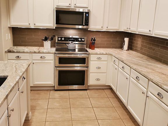 Double oven makes meal prep a breeze!