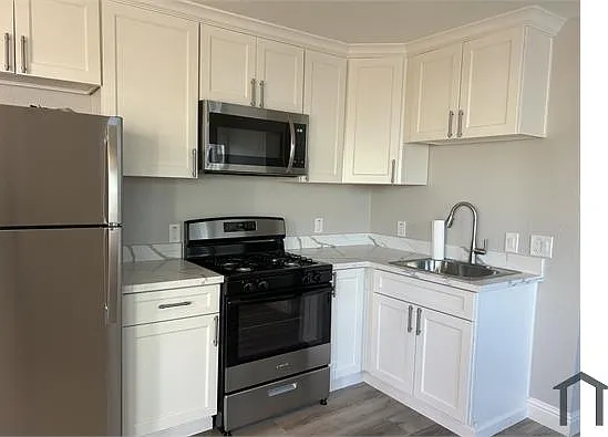 2 bed, 534 sqft, $2,900 — Photo 2