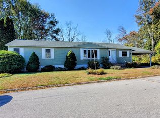 29 Perry Rd, Hyde Park, NY 12538