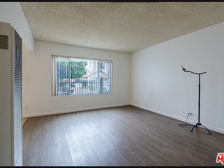 3458 W 67th St #1 — Photo 8