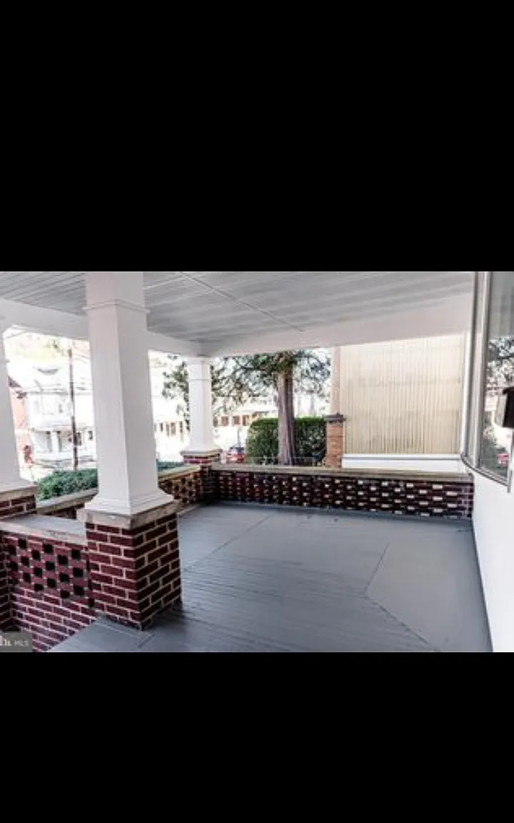 4 bed, $1,400 — Photo 4