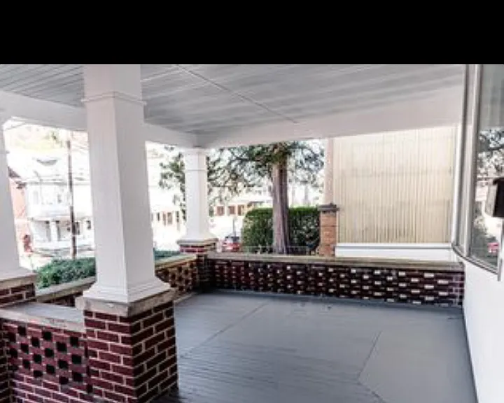624 E Broad St — Photo 4