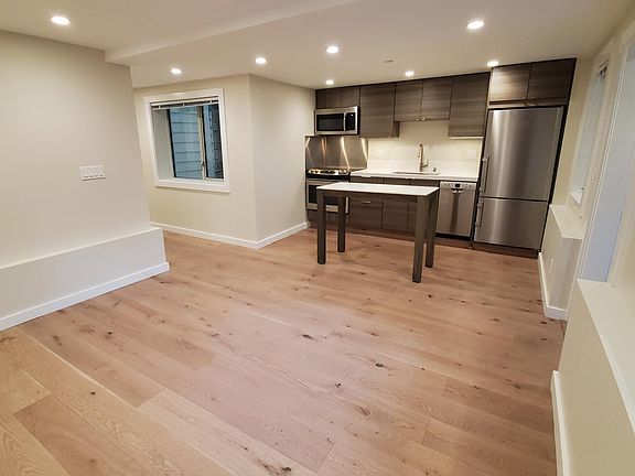 2nd image of 1606A Jones St