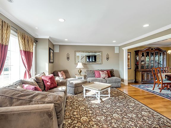 4th image of 131 Boylan Ln N