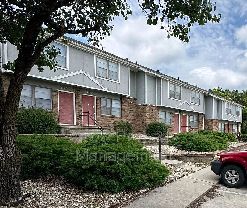 2 bed, 1.0 bath, $850 — Photo 1