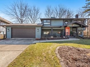 2977 Valley Forge Rd, Lisle, IL 60532