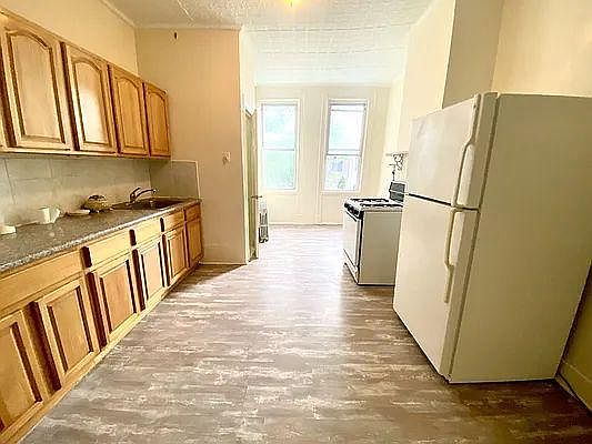 2nd image of 160 Woodward Ave APT 1