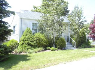 25 South Pkwy, Clinton, CT 06413