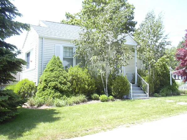 25 South Pkwy, Clinton, CT 06413