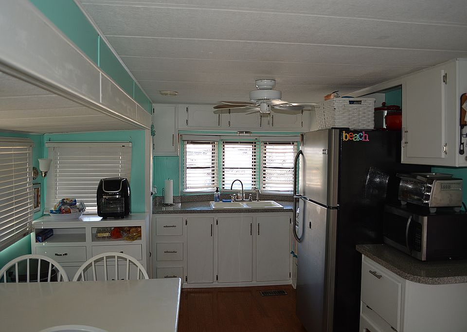 2nd image of 604 Seabreeze Dr