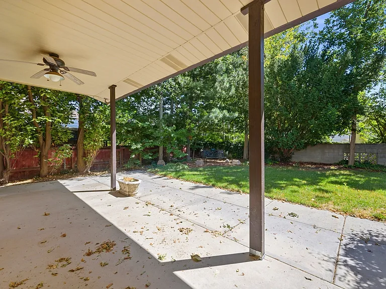 2480 Eastbourne Dr — Photo 39