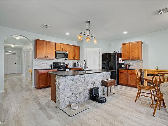 4th image of 2613 Manzilla Ln