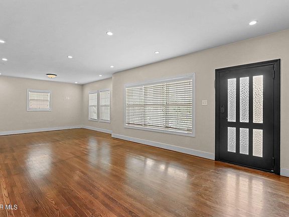 3rd image of 908 Cincinnati Ave