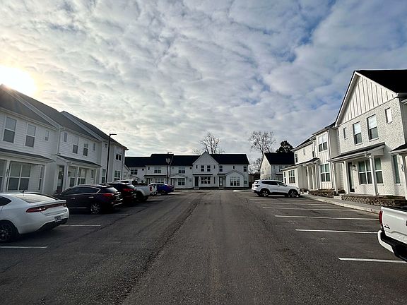 3rd image of 304 Jeffries Way
