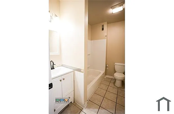 Building Photo - 3435 Leverton Ave