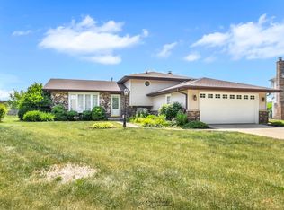 1078 Gregory Ct, Elk Grove Village, IL 60007