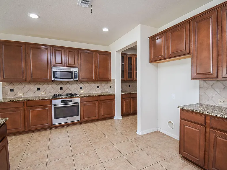 6203 Ledger Ln — Photo 14
