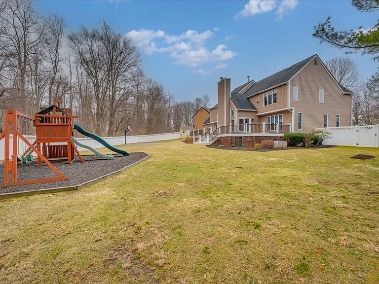 745 Iris Ct — Photo 35