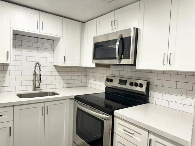 1st Ave Apartments — Photo 10