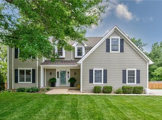 808 NW Bent Tree Dr, Lees Summit, MO 64081