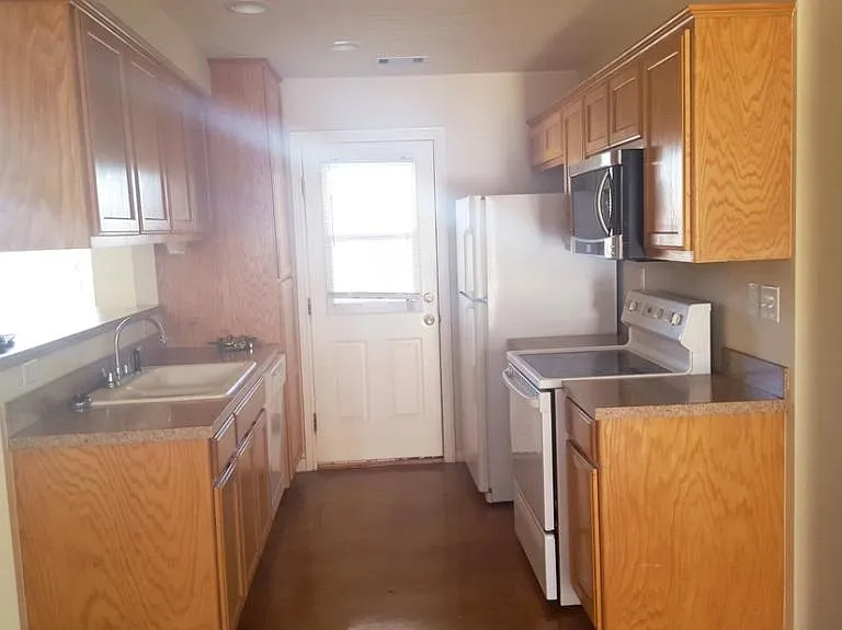 2164 Cedar Valley — Photo 2