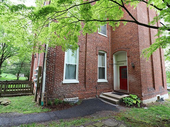 3rd image of 151 Old School Ln APT B