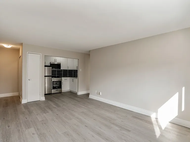 99 Cartier St — Photo 15