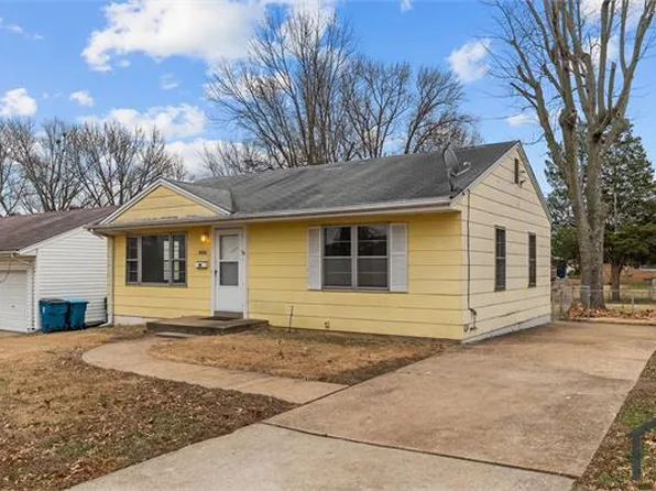 9220 Leamont Dr, Saint Louis, MO 63136