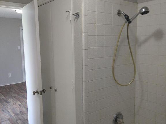 4th image of 122 Wildwood Dr