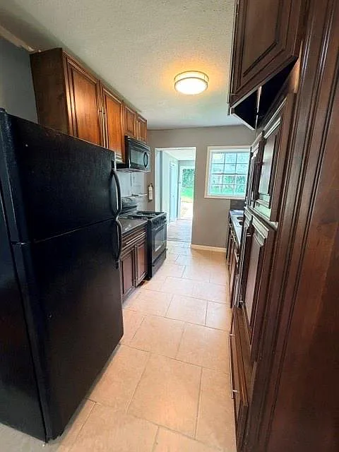3 bed, 2.0 bath, 1000 sqft, $2,000 — Photo 4