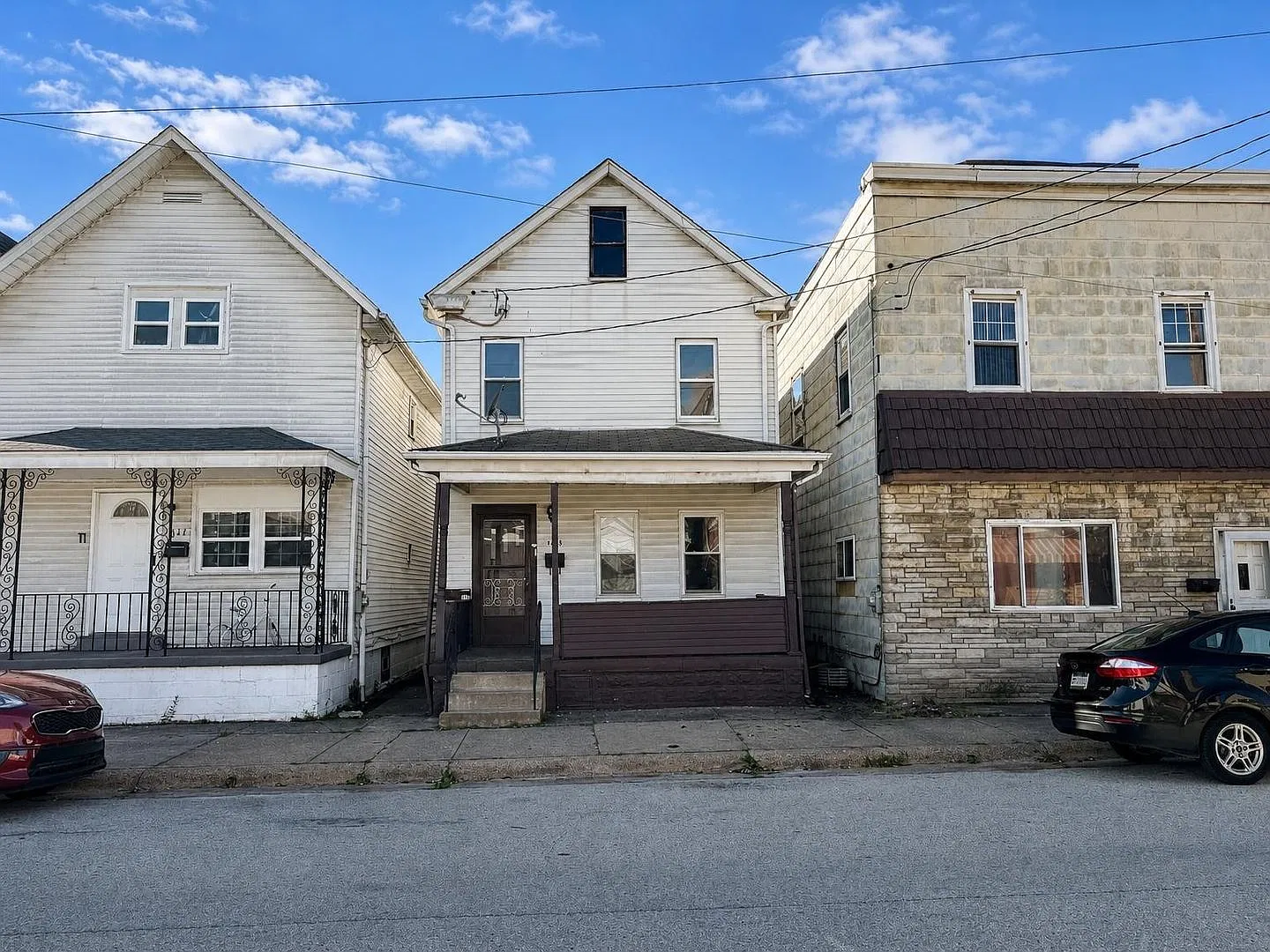 1613 Fourth Avenue (Full Service) — Photo 2