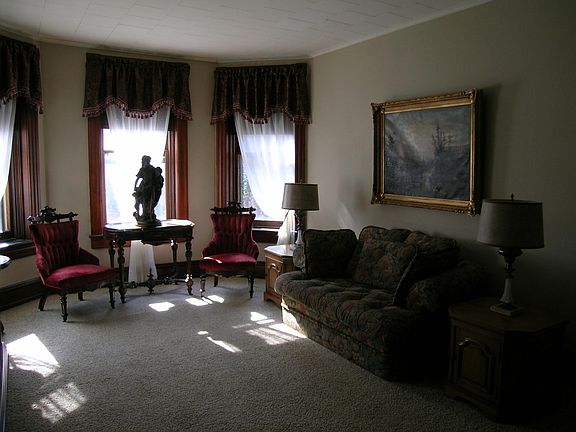2nd image of 610 S Market St #2