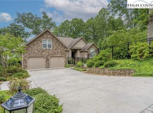633 Country Club Rd, Glade Valley, NC 28627