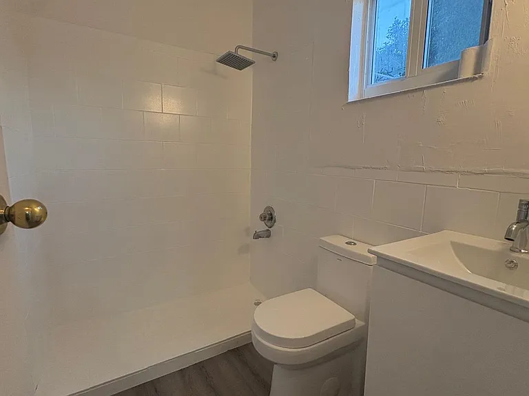 128 NW 9th Ave #4 — Photo 6