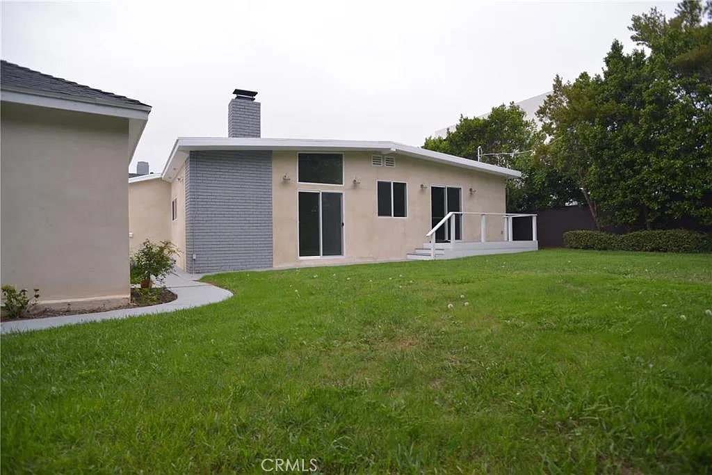 4 bed, 2152 sqft, $8,900 — Photo 2