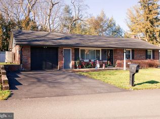 8 S Church St SW, Ephrata, PA 17522