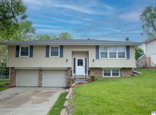 2812 Greensboro Ave, Bellevue, NE 68005