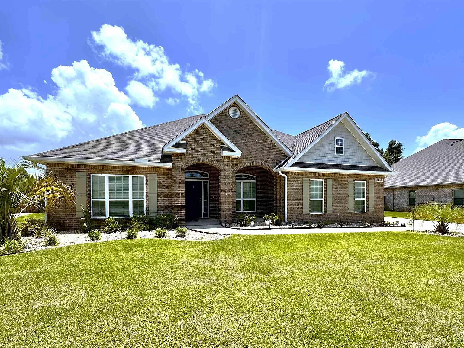 5 bed, 3025 sqft, $3,400 — Photo 1