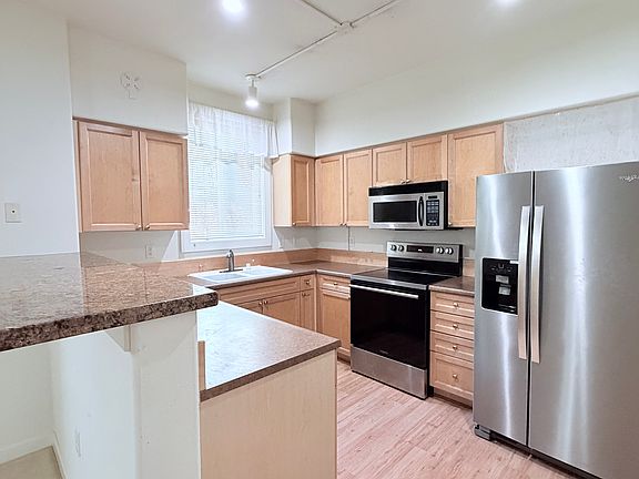 3rd image of 23300 SE Black Nugget Rd Unit J1