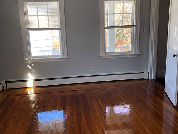 2nd image of 17 Prince St #2