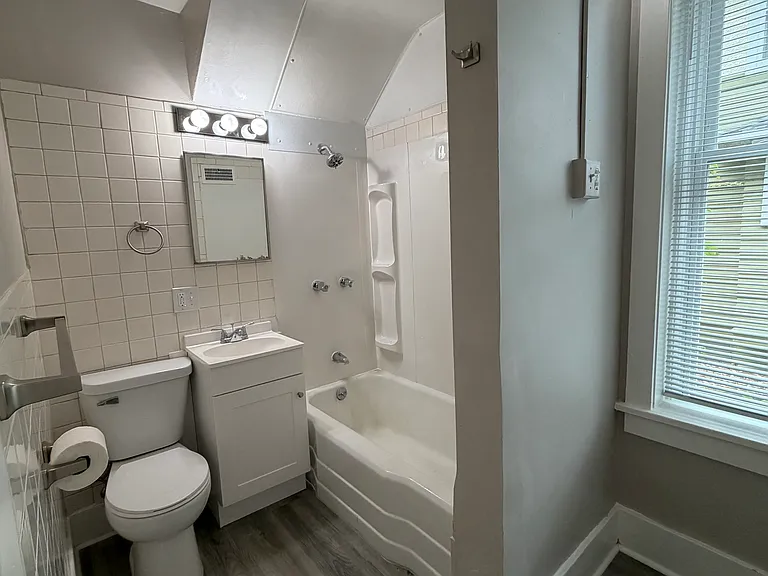 607 N 40th St #1 — Photo 11