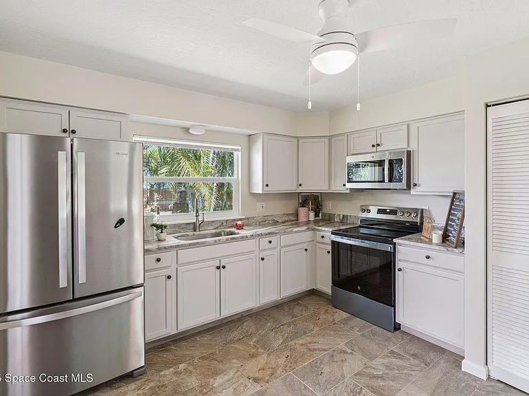 919 Quail St SE — Photo 6