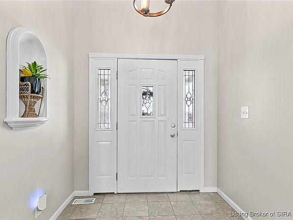 3rd image of 980 S Goldenrod Lane
