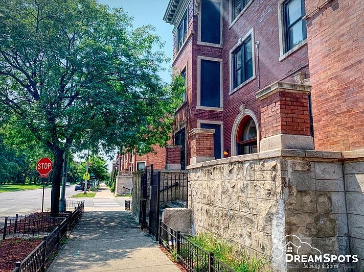 1st image of 5250 S King Dr APT 2B