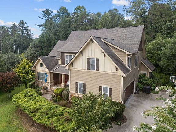 3rd image of 119 Meadow Run Dr