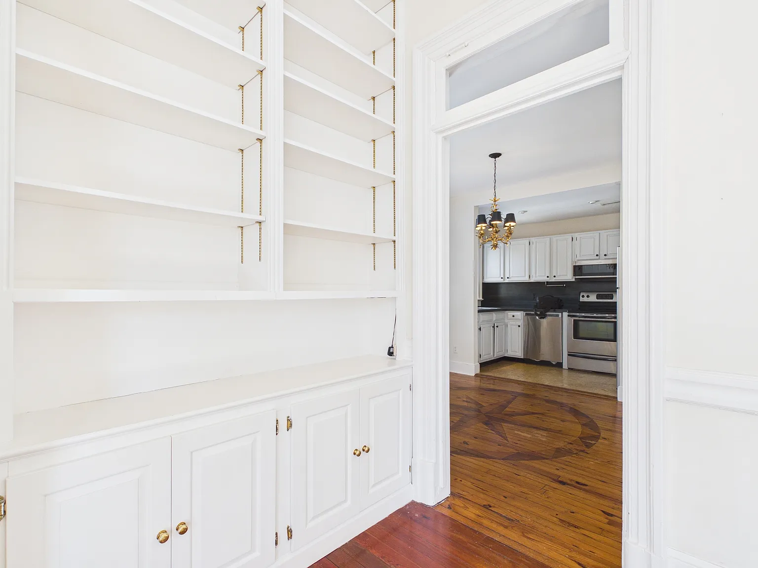 2 bed, 974 sqft, $3,850 — Photo 3