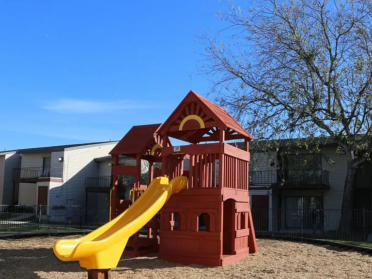 Alamo Estates — Photo 19