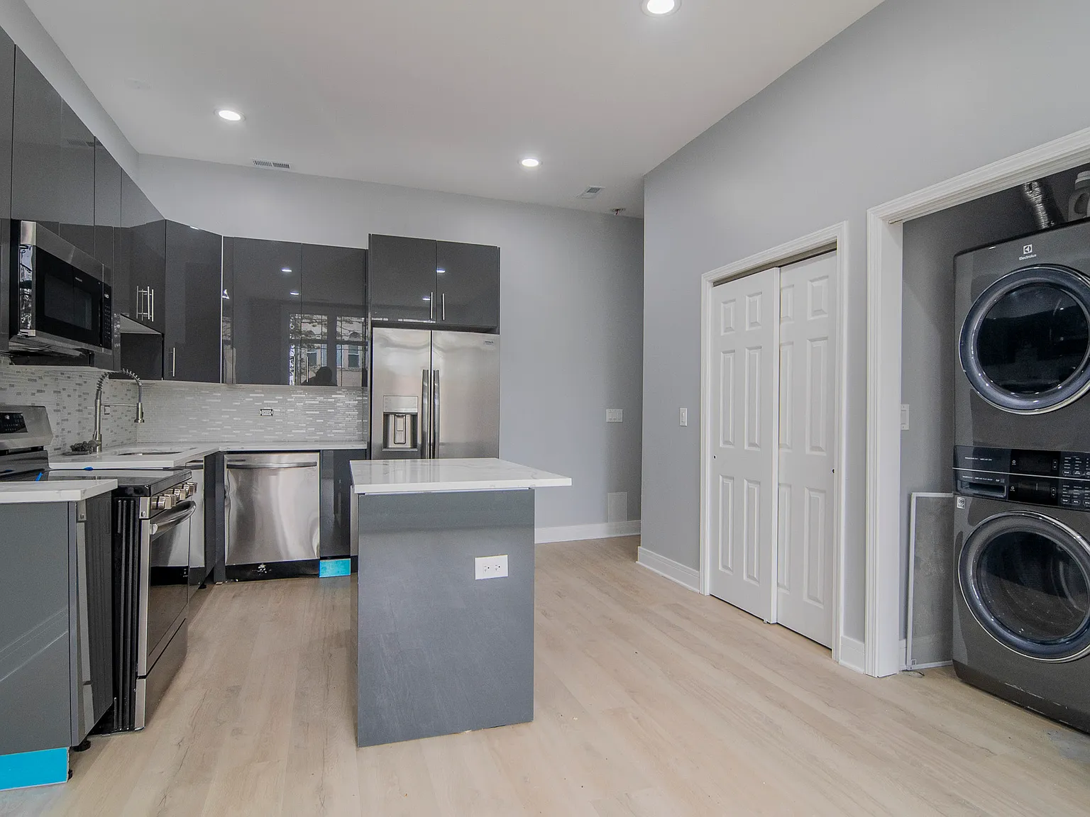 6600 S Evans Ave — Photo 2